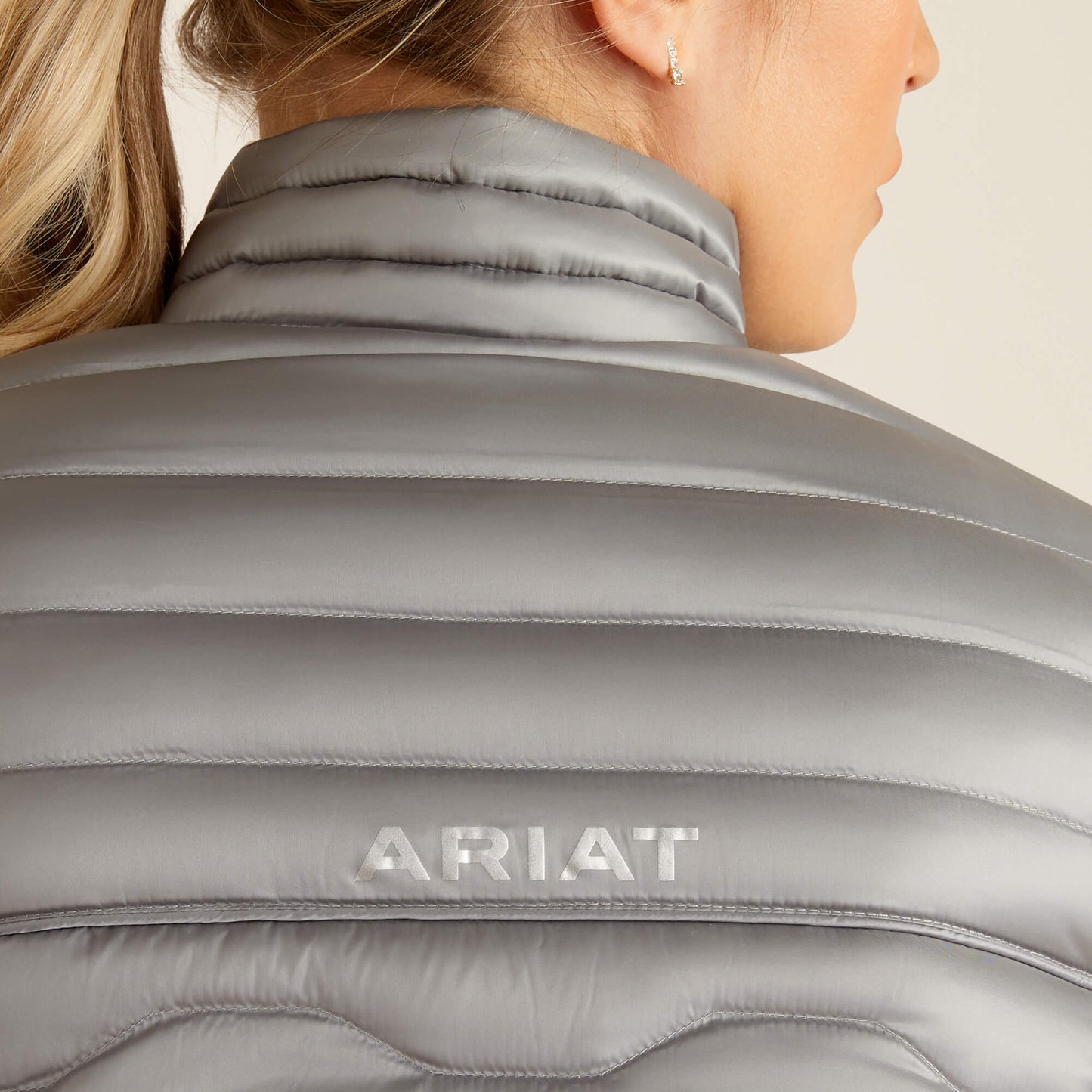 CHAQUETA MUJER PLUMAS ARIAT PLATA