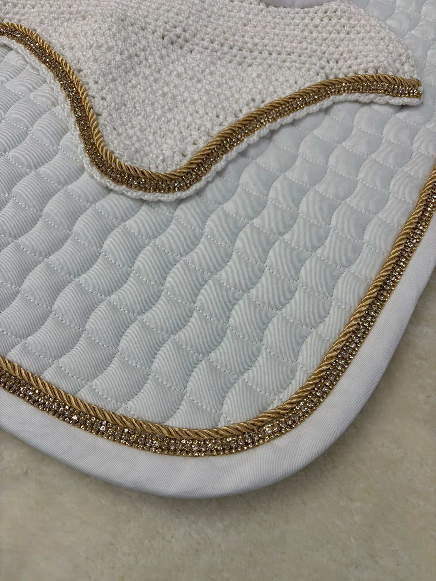 MANTILLA MARONA  BLANCO/ORO  FULL DOMA