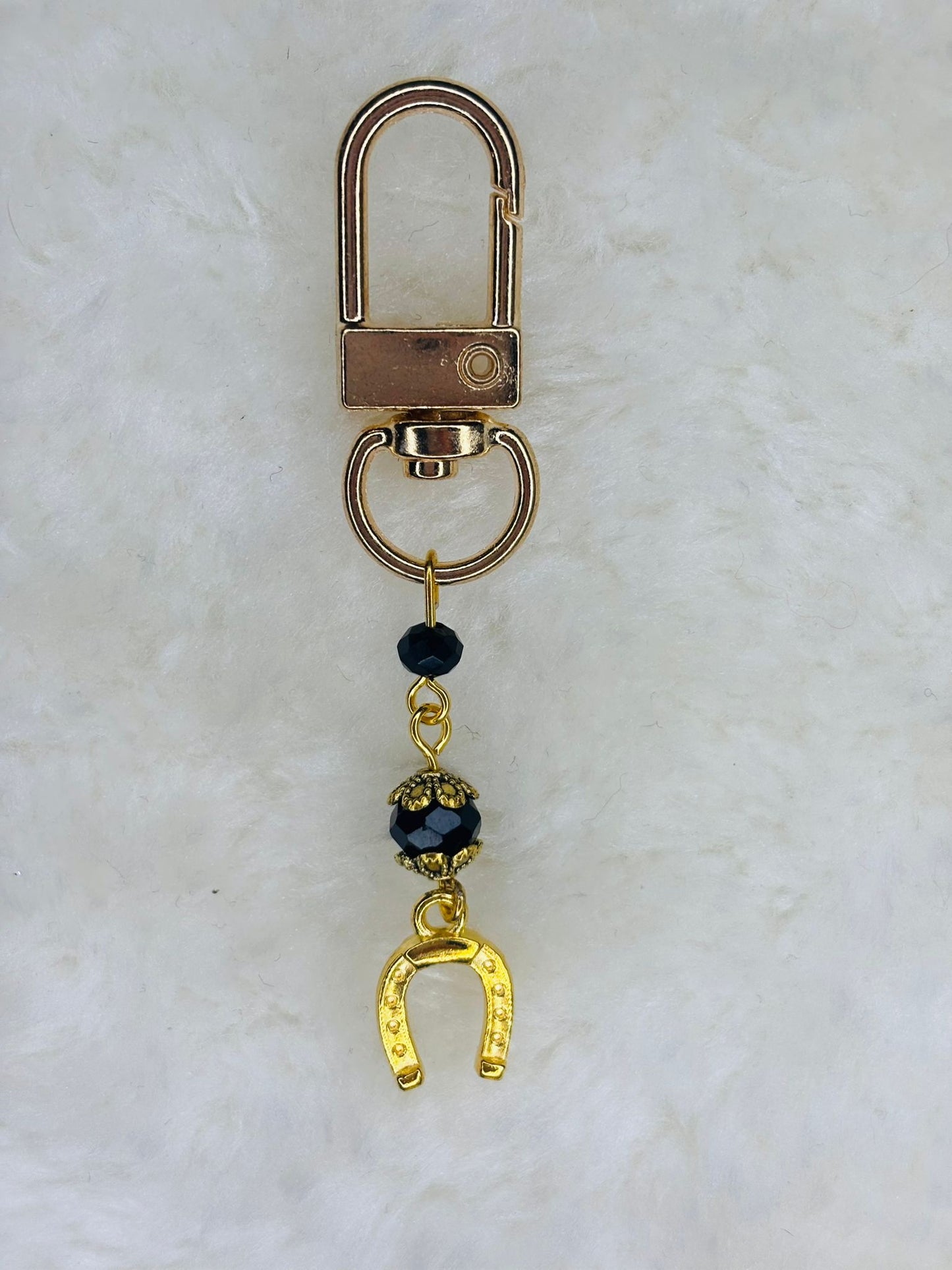 CHARM MARONA HERRADURA DORADA